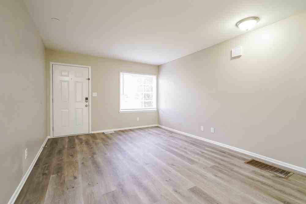 367 Lady Guinevere Way - Photo 3 of 16