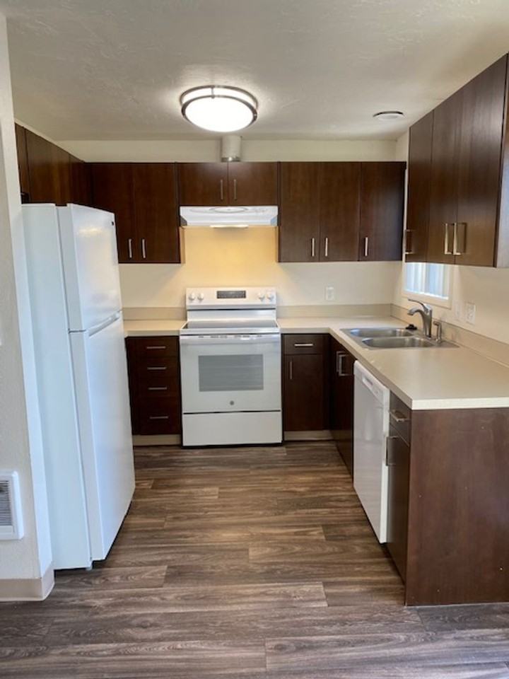 Southgate Apartments - Photo 3 of 13