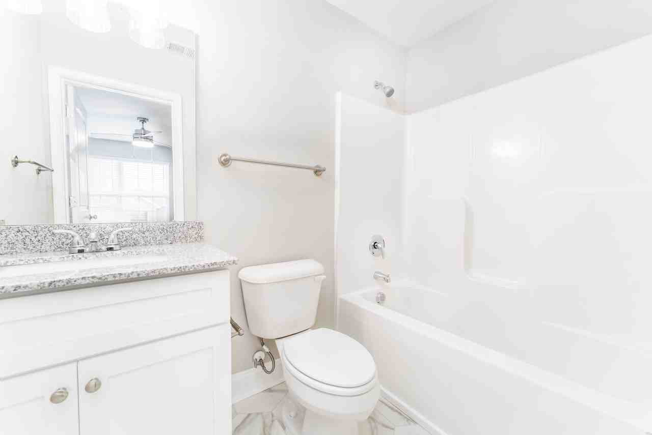 Stella's Place Apartments - Photo 4 of 20