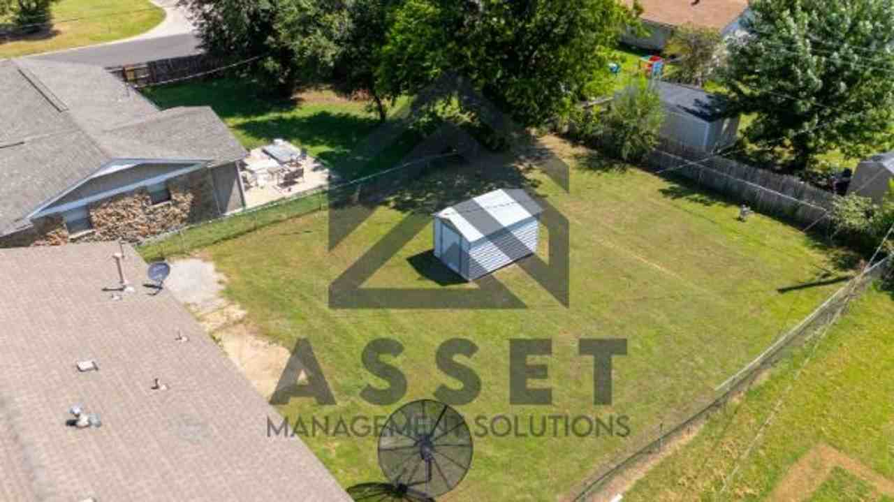 1620 Cynthia Dr - Photo 4 of 21