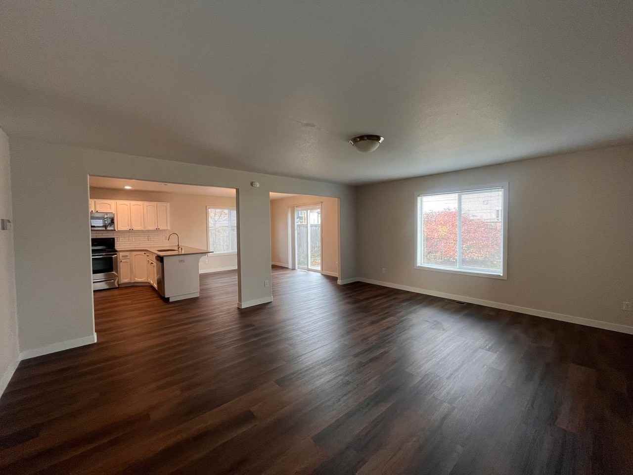 4008 Ne 166th Ave - Photo 3 of 25
