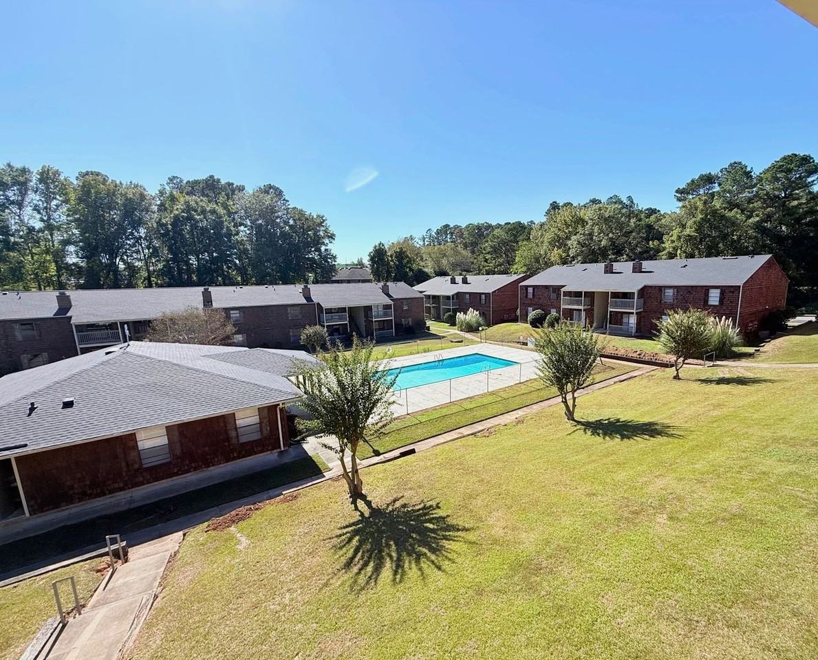 East Gate Apartments - Photo 2 of 11