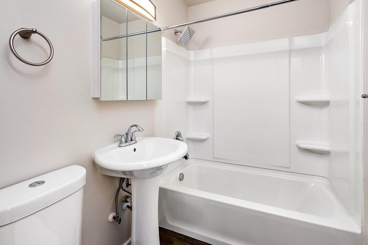 4703 Kootenai St - Photo 4 of 26