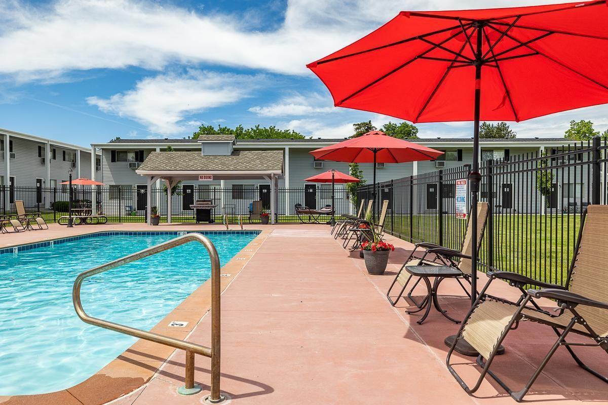 4703 Kootenai St - Photo 7 of 9