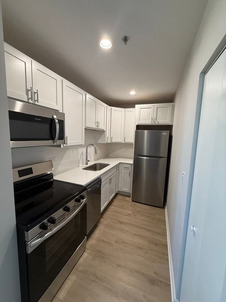 10 N Sheridan Rd. - Photo 7 of 21