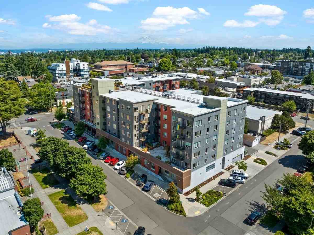 3910 N 28th St - Photo 7 of 50