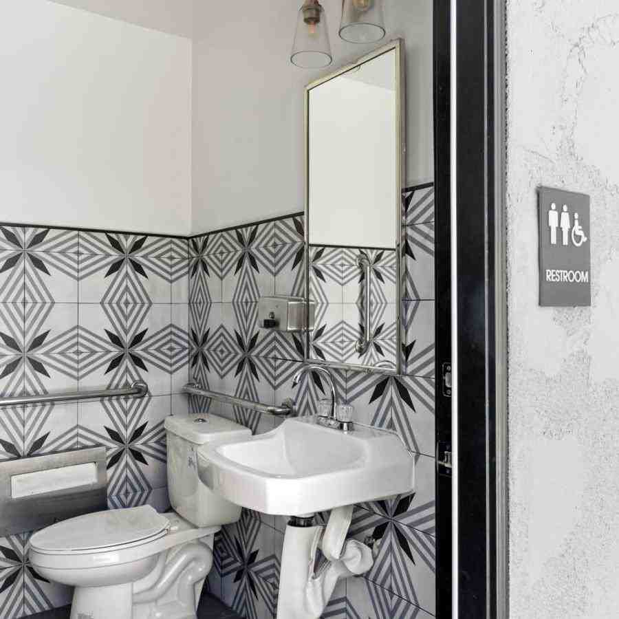 2500 B Ave - Photo 2 of 18