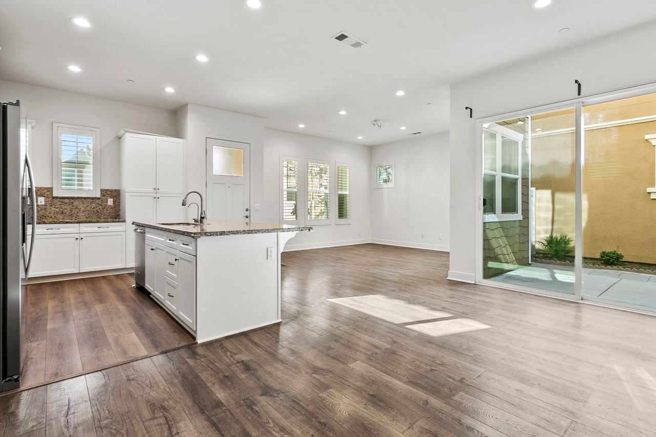 202 W Tribella Ct - Photo 3 of 20