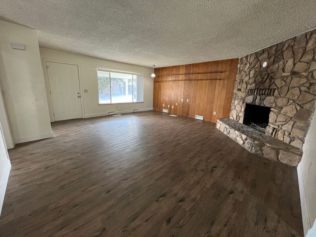 823 N Belmont St - Photo 2 of 13