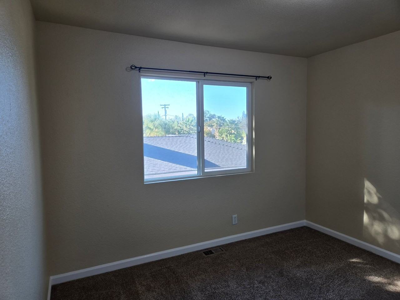 558 Vermont Avenue #B - Photo 5 of 9