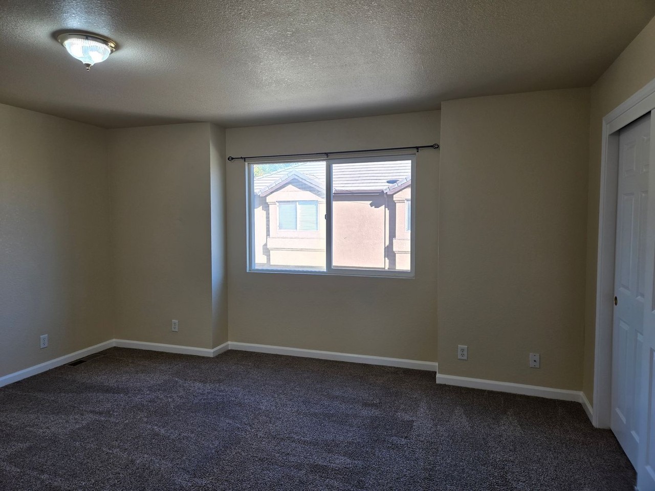 558 Vermont Avenue #B - Photo 7 of 9