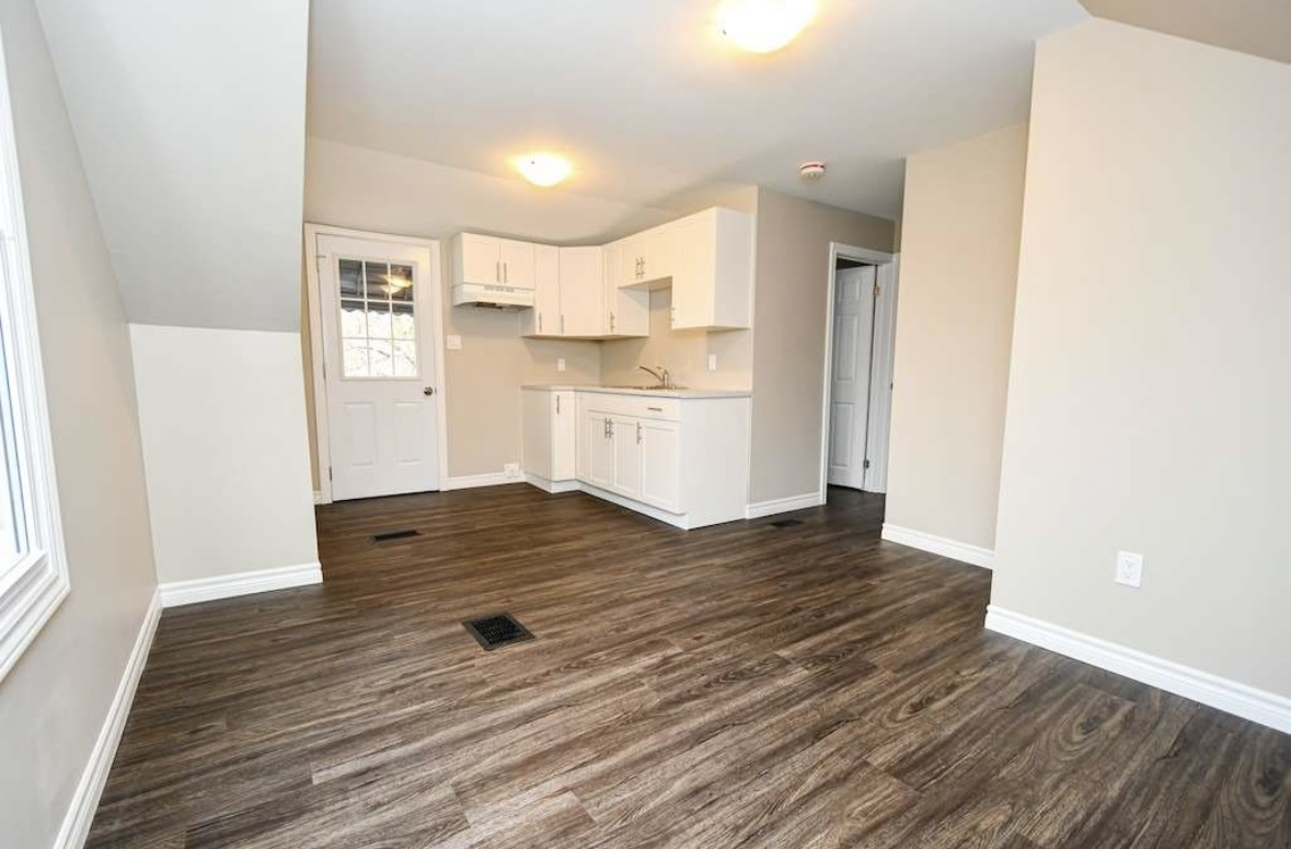 310 Mason Ave #B - Photo 3 of 8