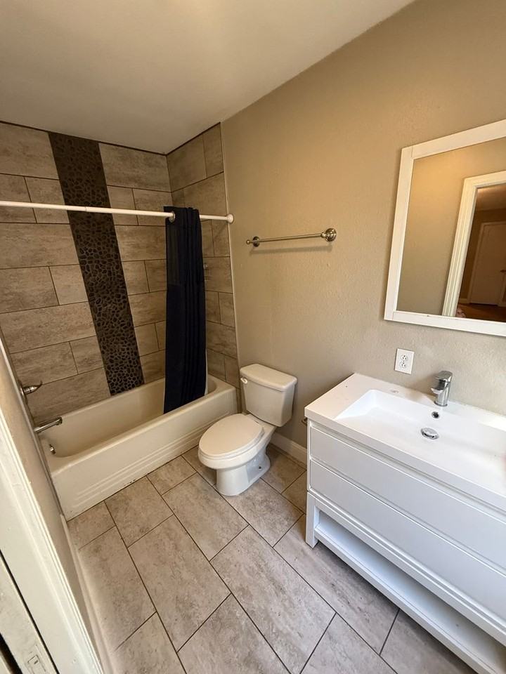 1910 21st St - Photo 3 of 12