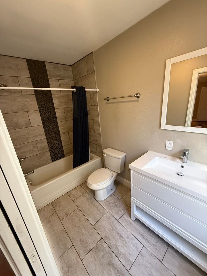 1910 21st St - Photo 4 of 12