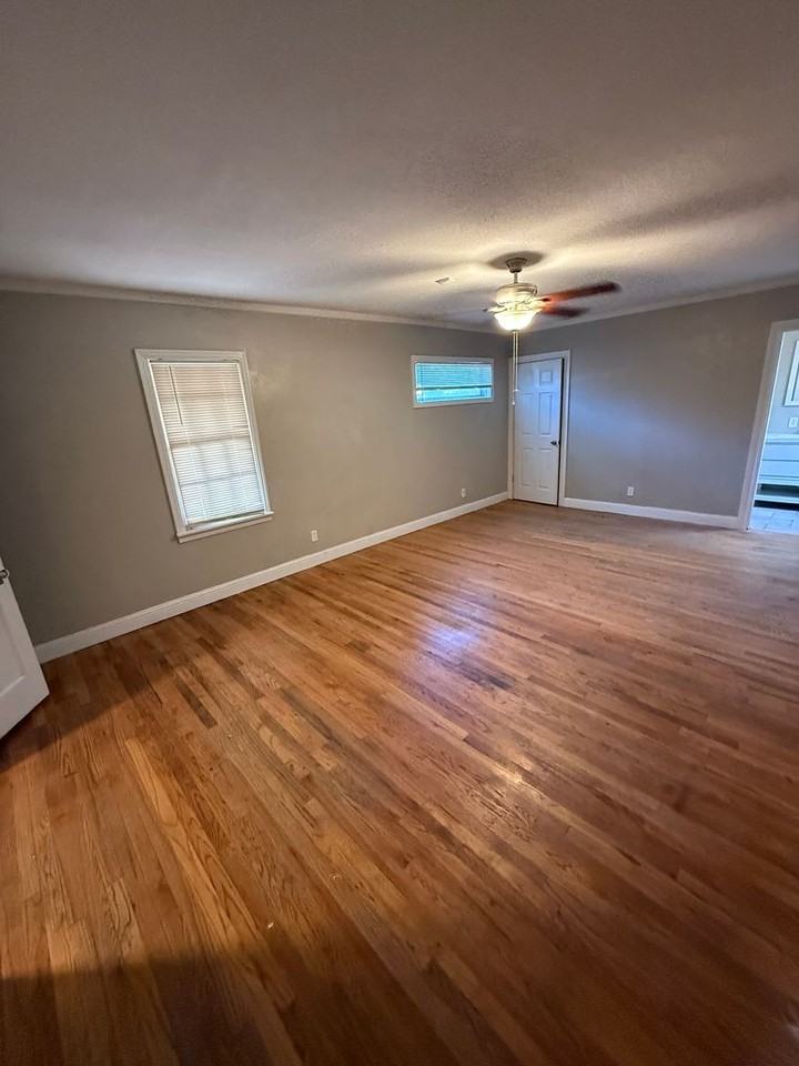 1910 21st St - Photo 5 of 12