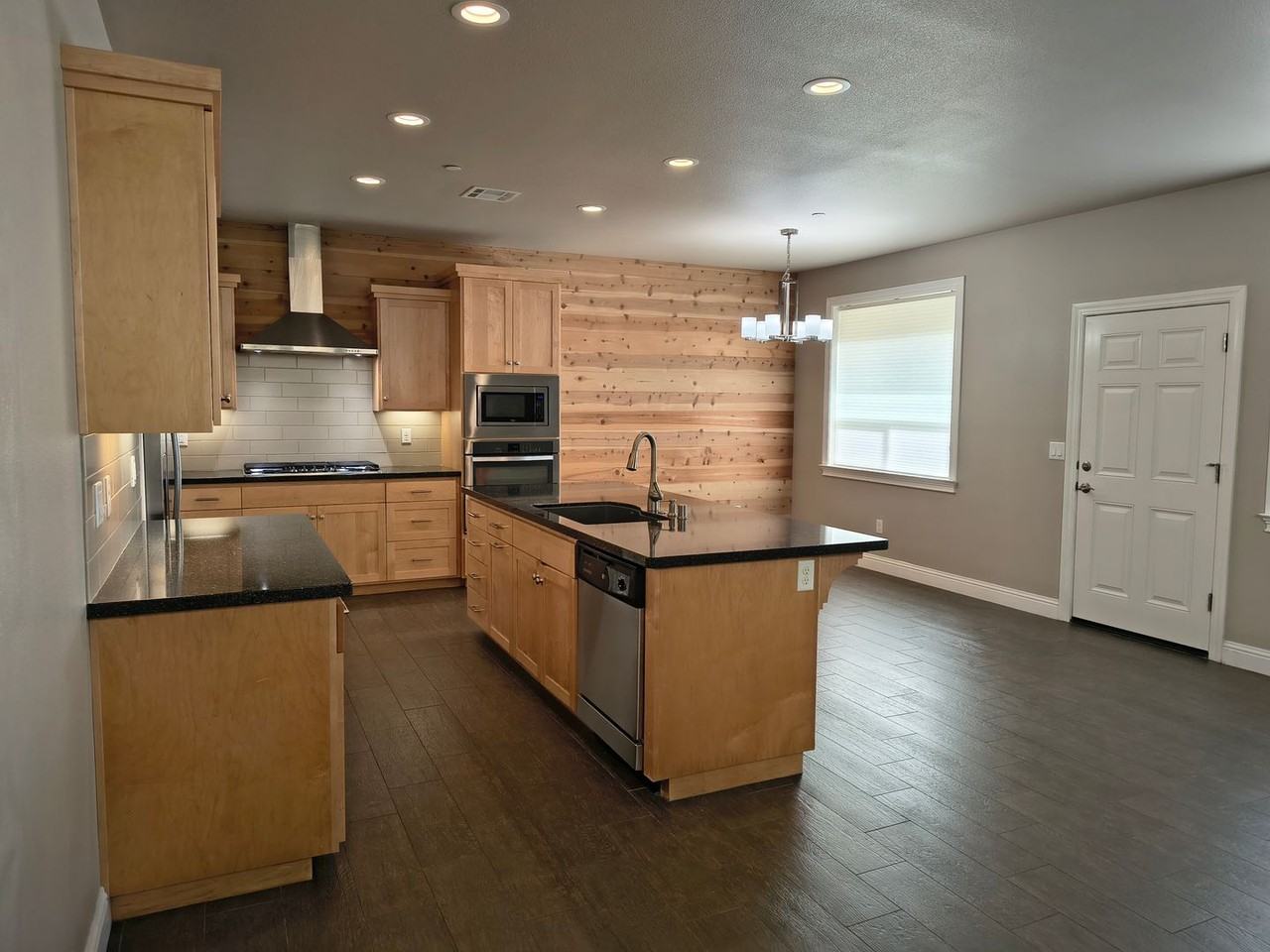 1365 Browning St - Photo 3 of 22