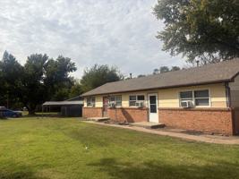 featured image of 400 W Mahoney Dr