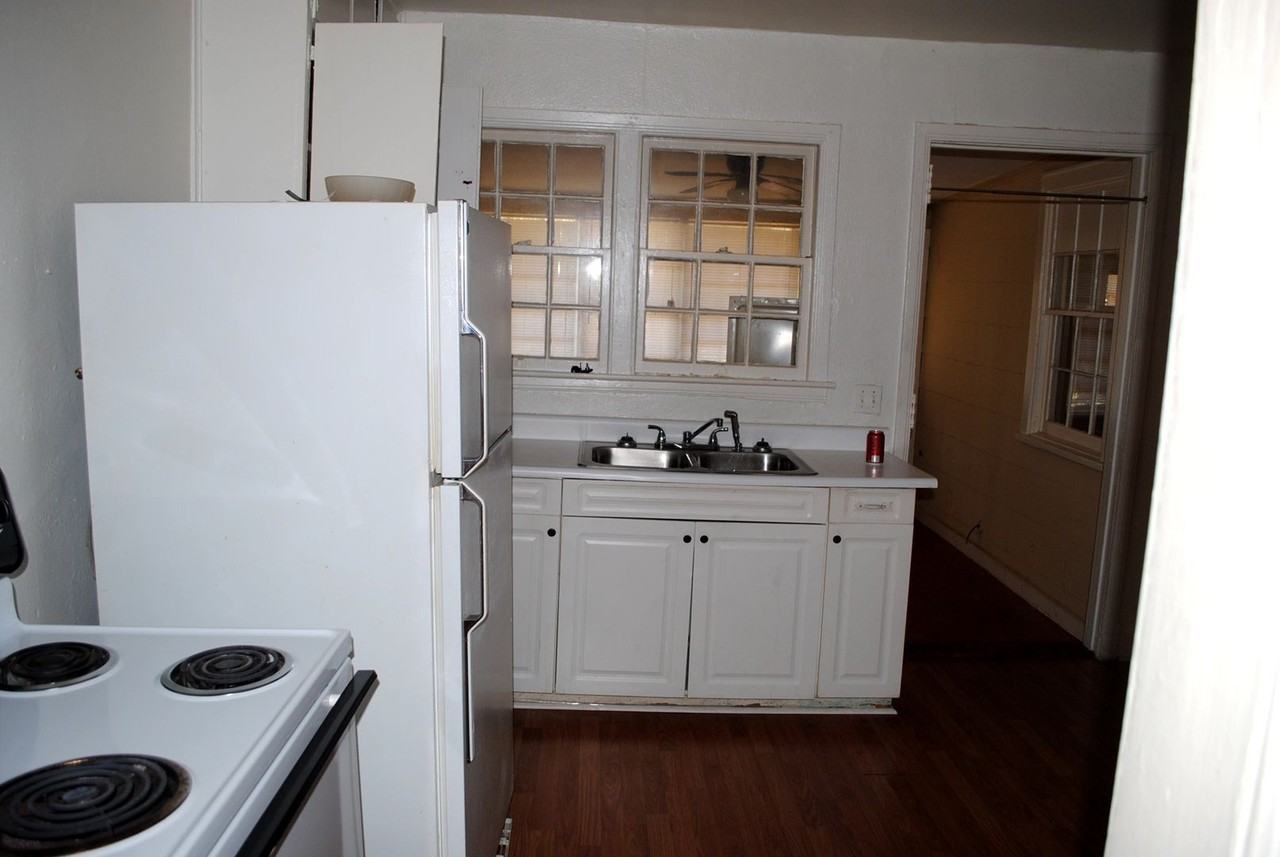 504 N Railroad Ave - Photo 2 of 5