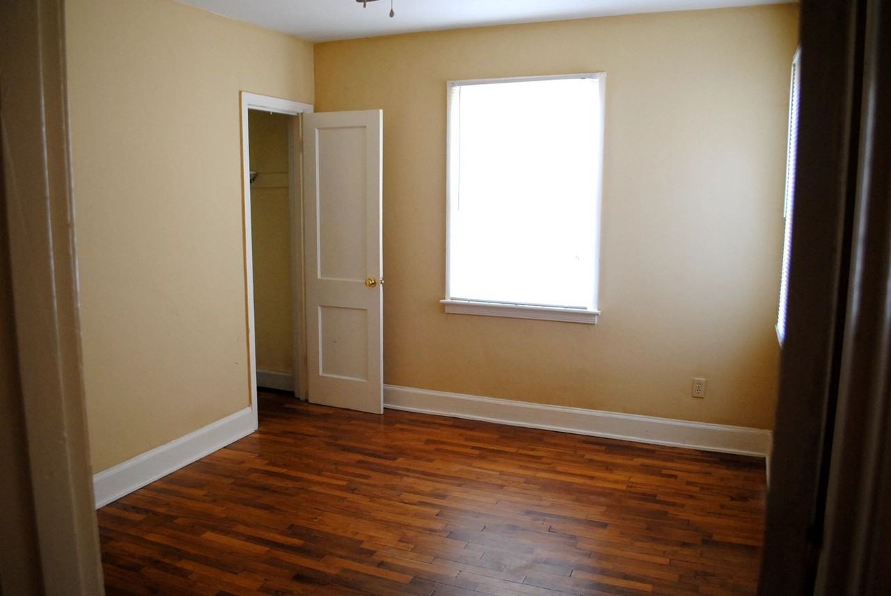 504 N Railroad Ave - Photo 3 of 5