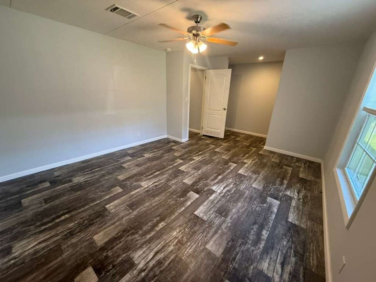 2500 Ayerswood Dr - Photo 5 of 23