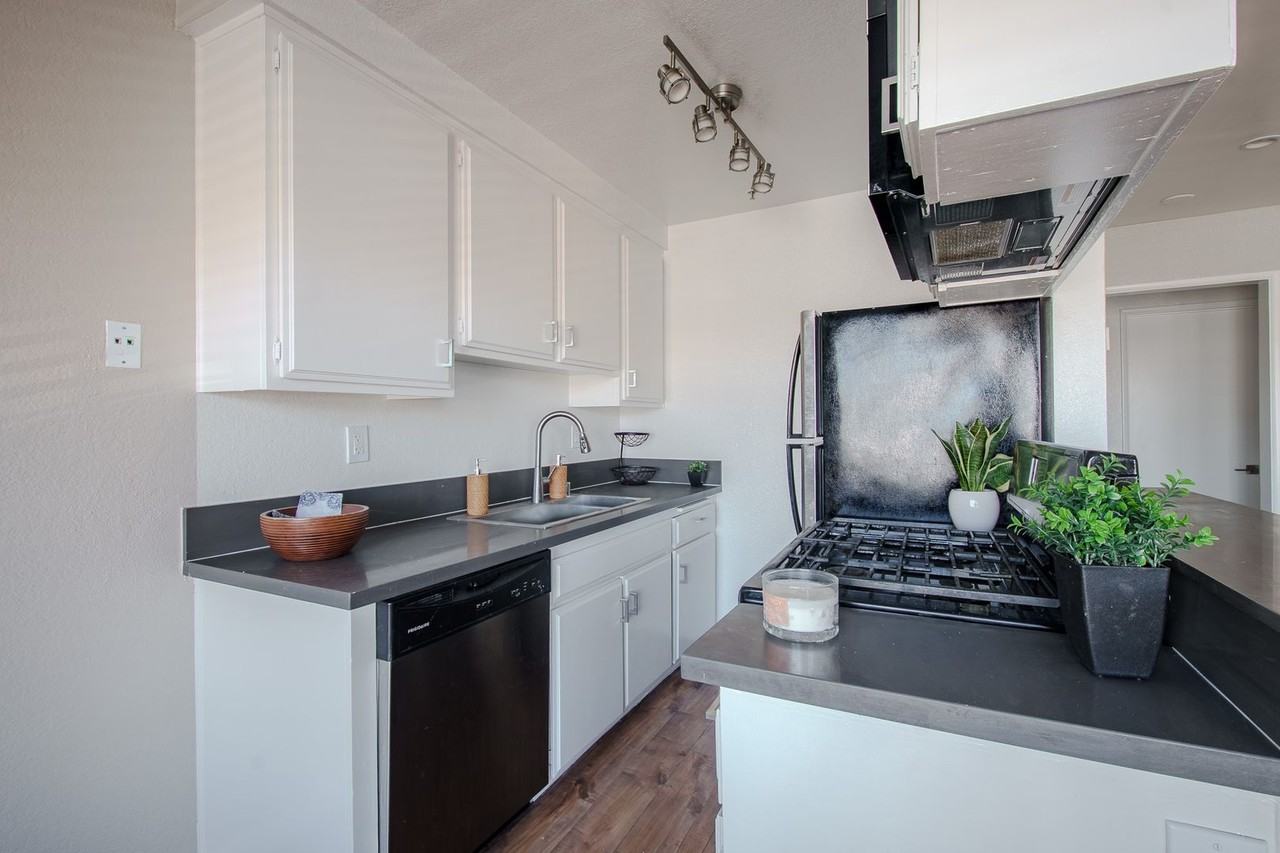 12914 Doty Ave - Photo 6 of 12