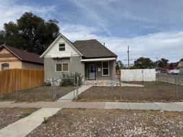 featured image of 829 E 3rd St