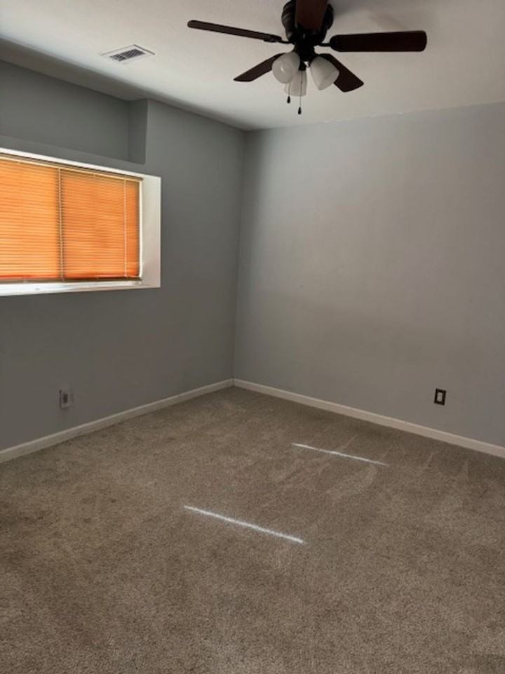 829 E 3rd St - Photo 4 of 11