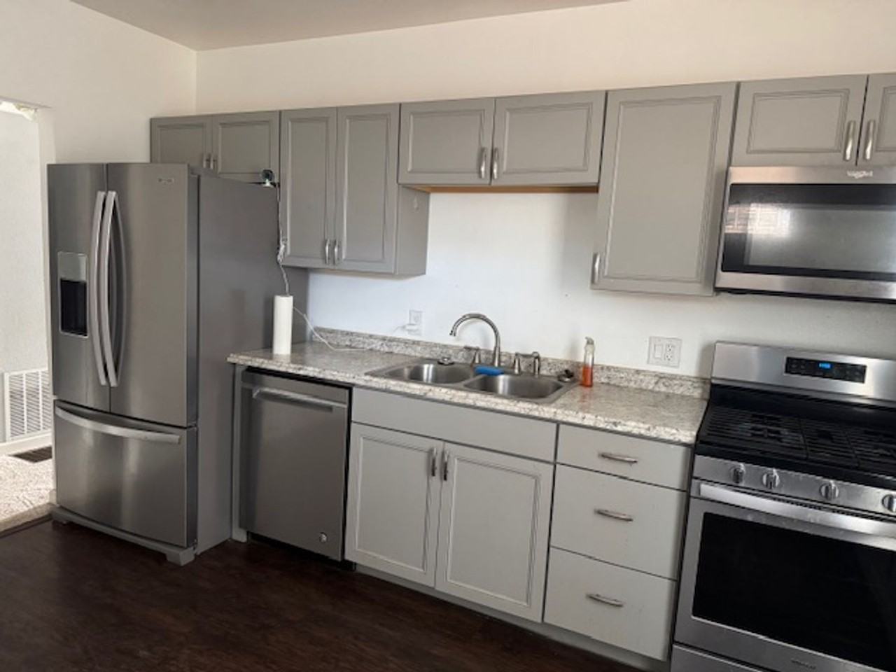 829 E 3rd St - Photo 6 of 11