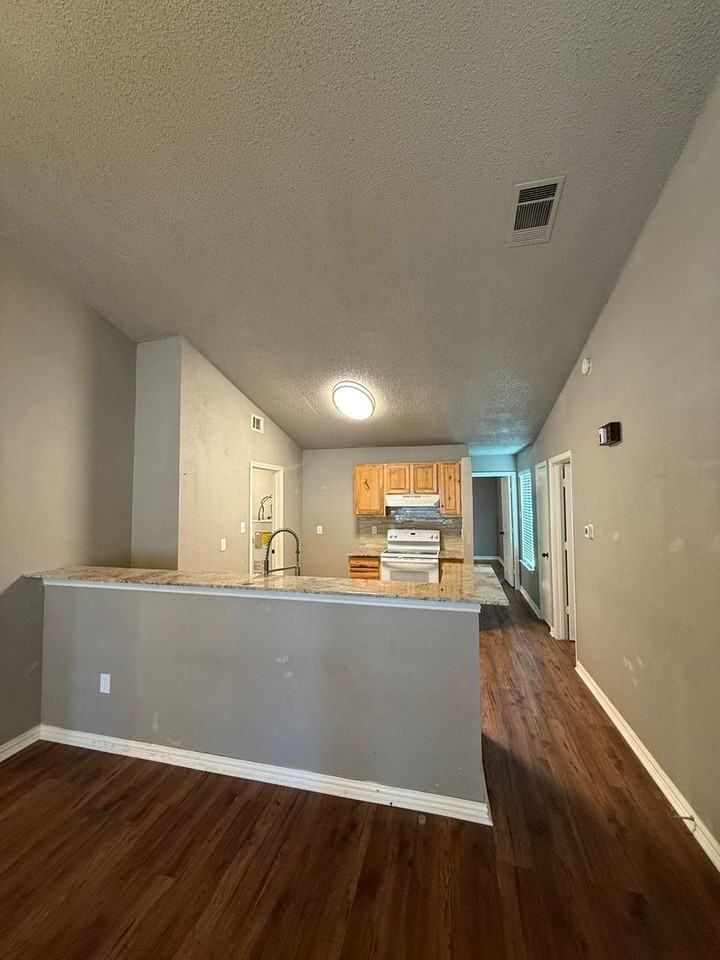 4628 Baytree Dr - Photo 3 of 14