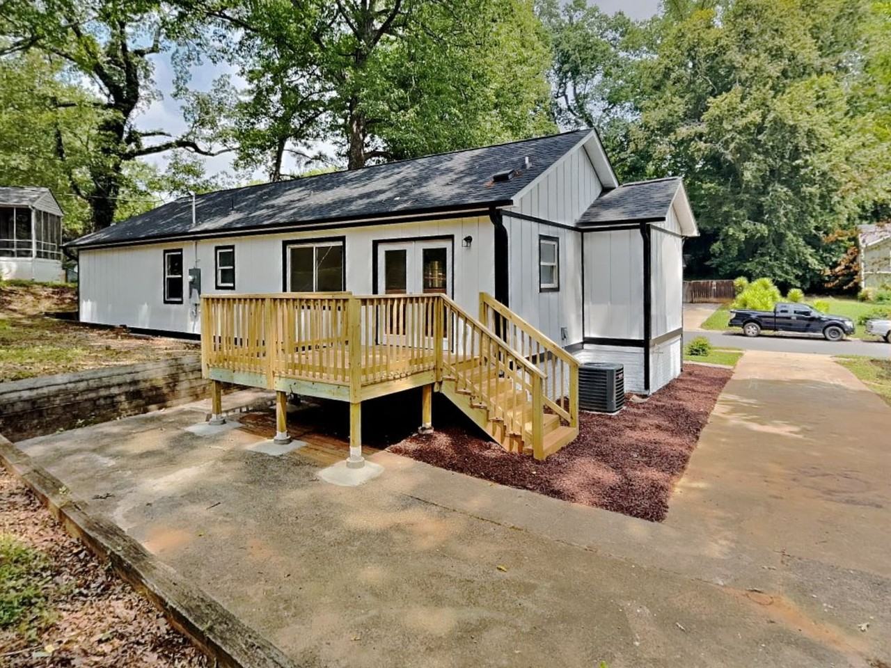 2633 Brentwood Pl - Photo 3 of 26