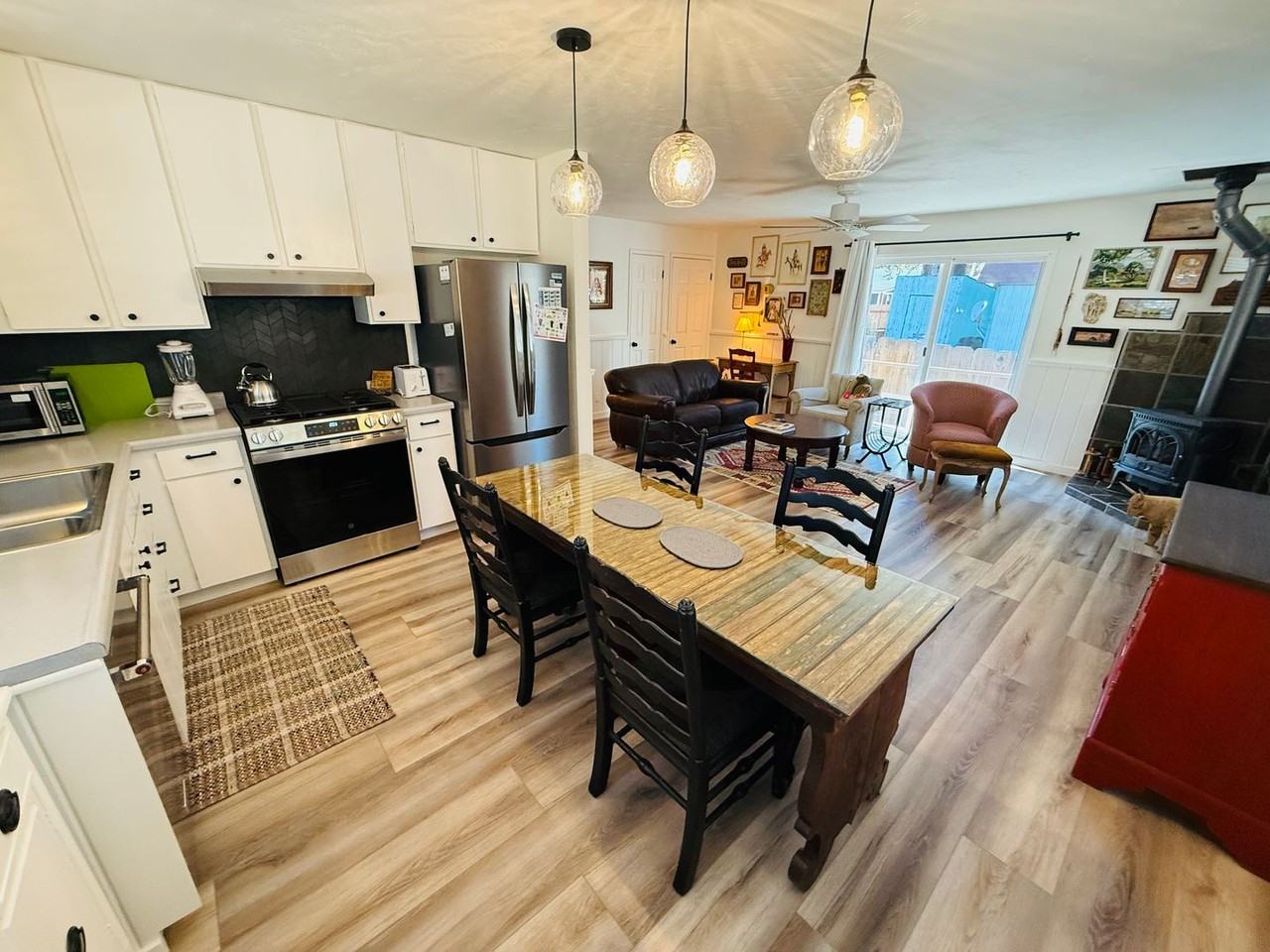 1676 Bakersfield St - Photo 4 of 18