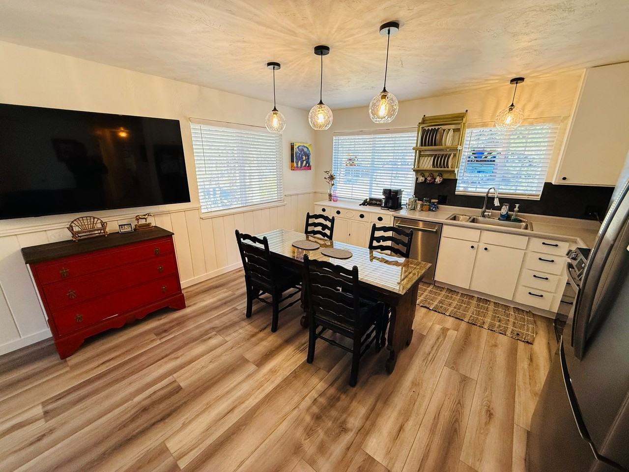 1676 Bakersfield St - Photo 5 of 18