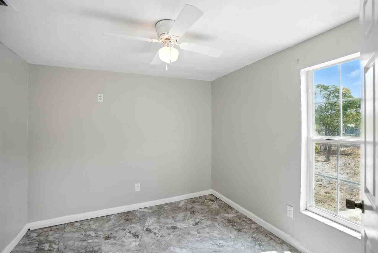 804 Illinois St - Photo 3 of 12