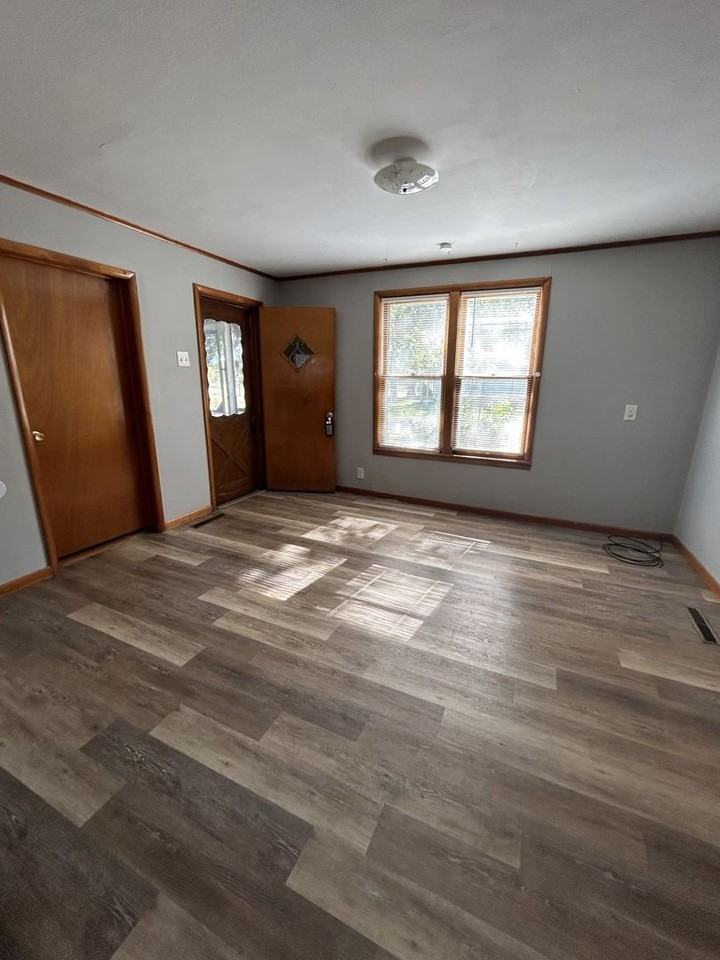 311 E Kansas St - Photo 3 of 15