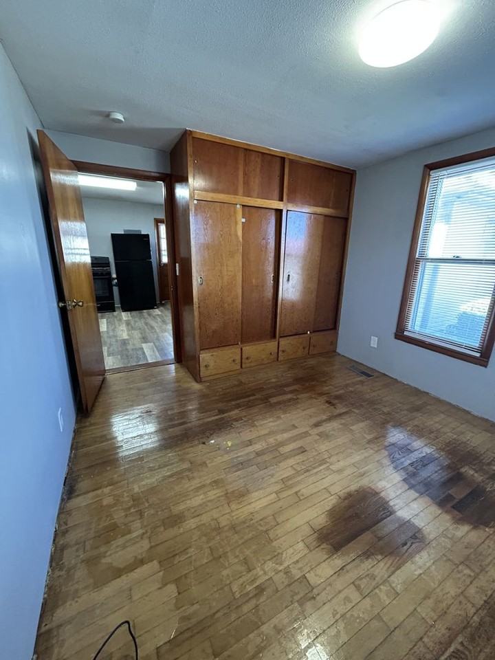 311 E Kansas St - Photo 6 of 15