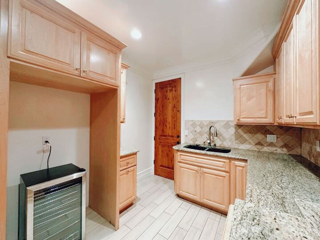 1274 Pine Ave - Photo 2 of 27