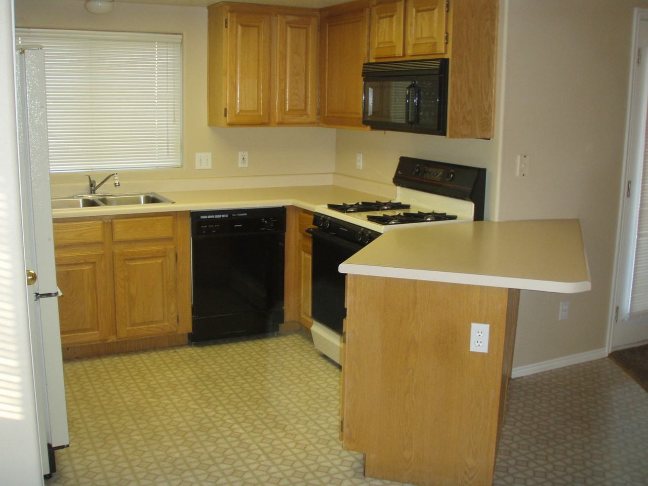 210 Mall Drive - Photo 5 of 7