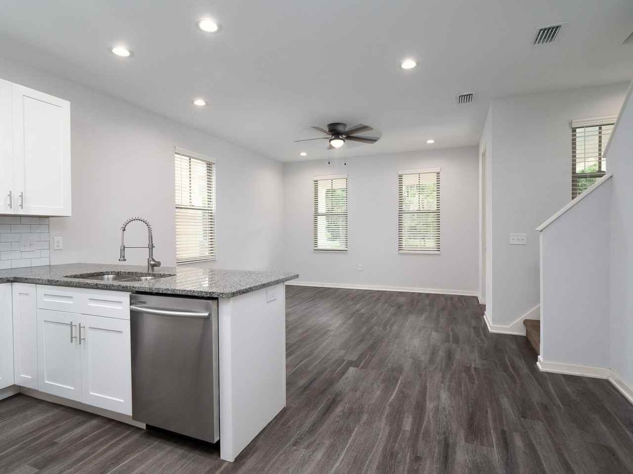 545 Sw 6th Ave - Photo 4 of 27
