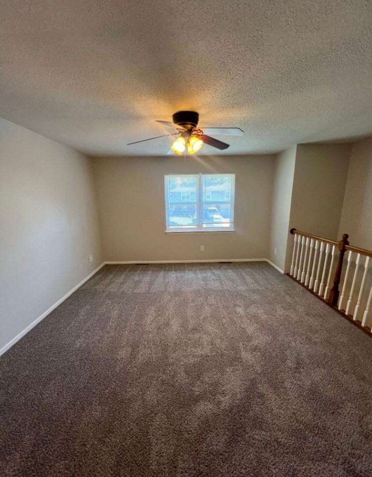 300 Ne Westwind Dr #B - Photo 3 of 17