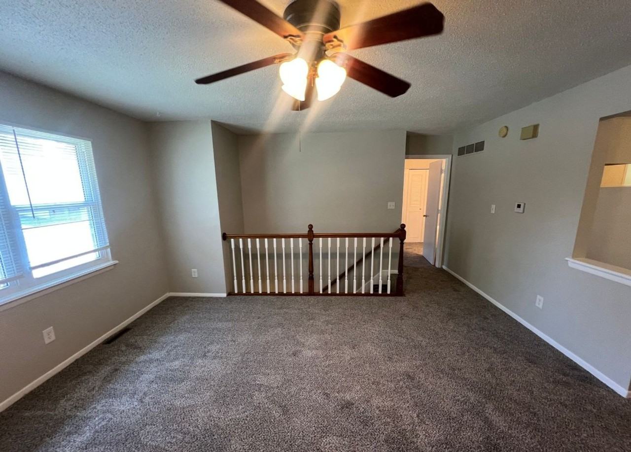 300 Ne Westwind Dr #B - Photo 4 of 17