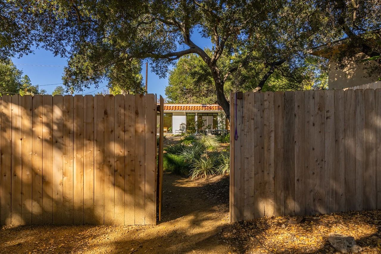 108 E Summer St #B - Photo 2 of 32
