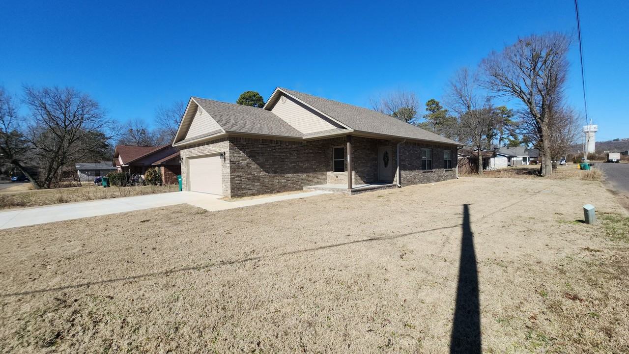 3319 E 4th St - Photo 2 of 22