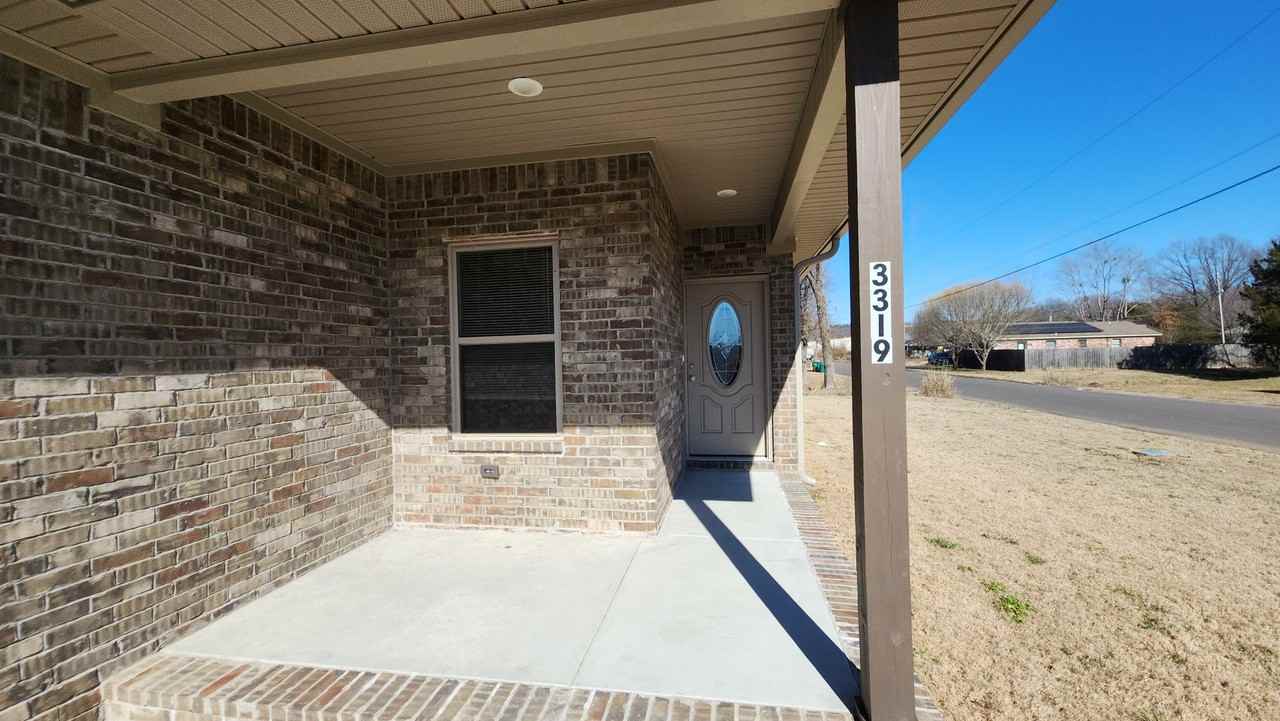 3319 E 4th St - Photo 3 of 22