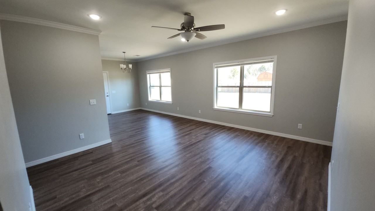 3319 E 4th St - Photo 5 of 22