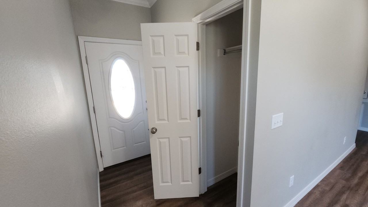 3319 E 4th St - Photo 6 of 22