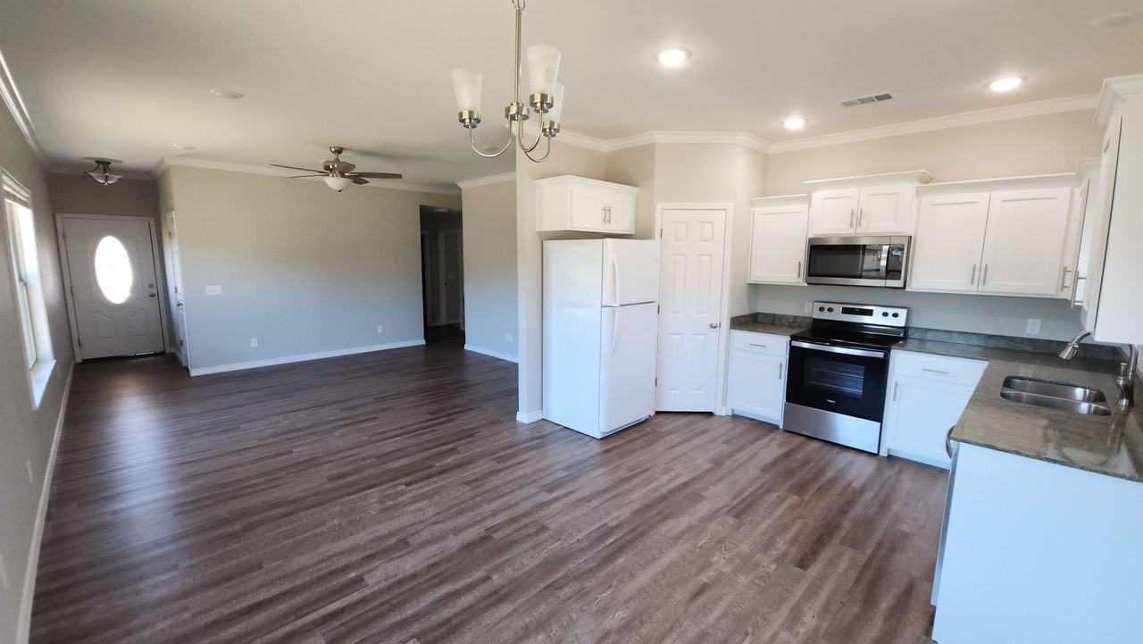 3319 E 4th St - Photo 7 of 22