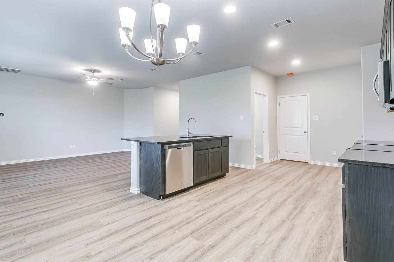 5609 Mclanahan Ln - Photo 5 of 9