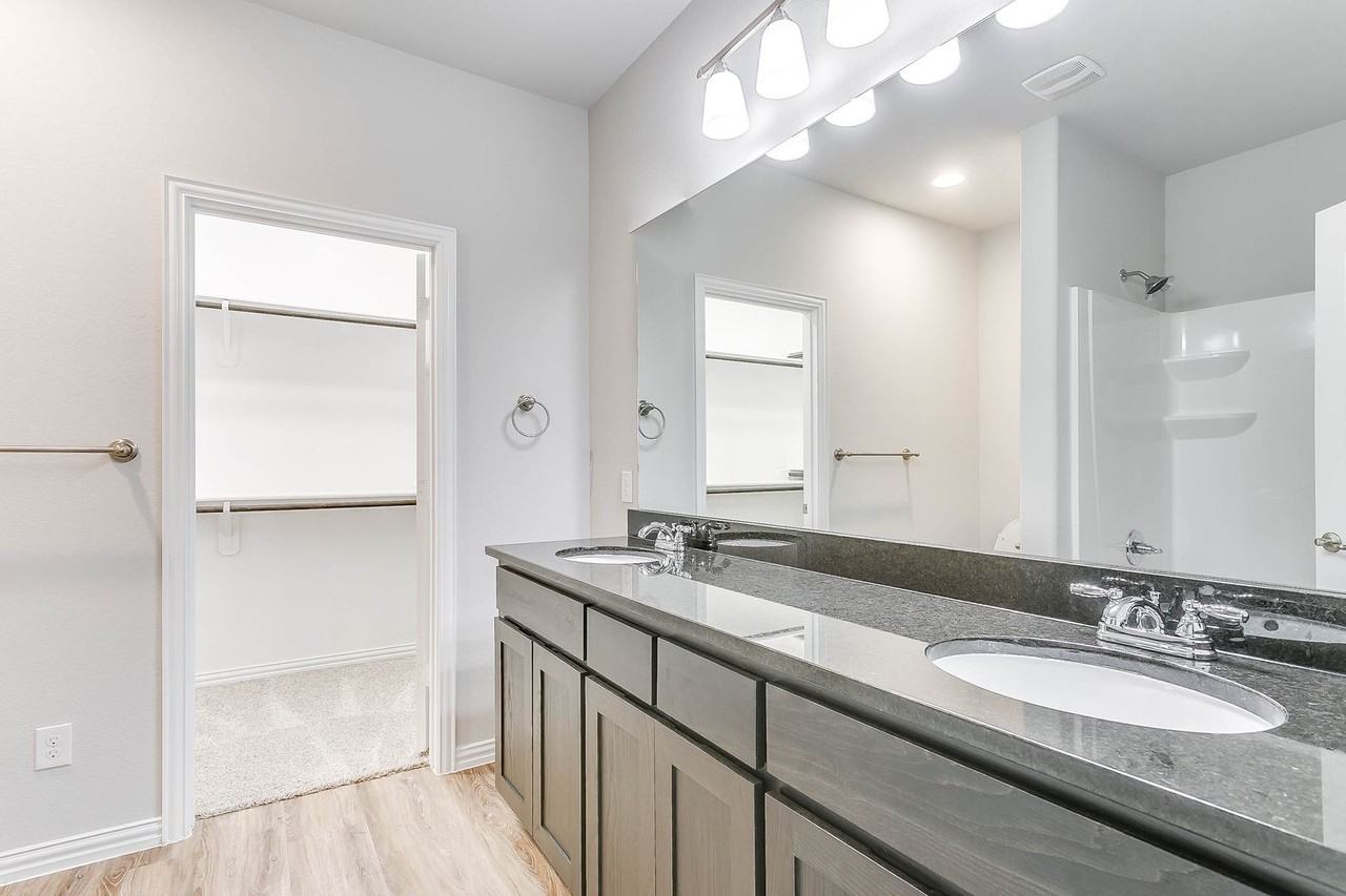5609 Mclanahan Ln - Photo 6 of 9