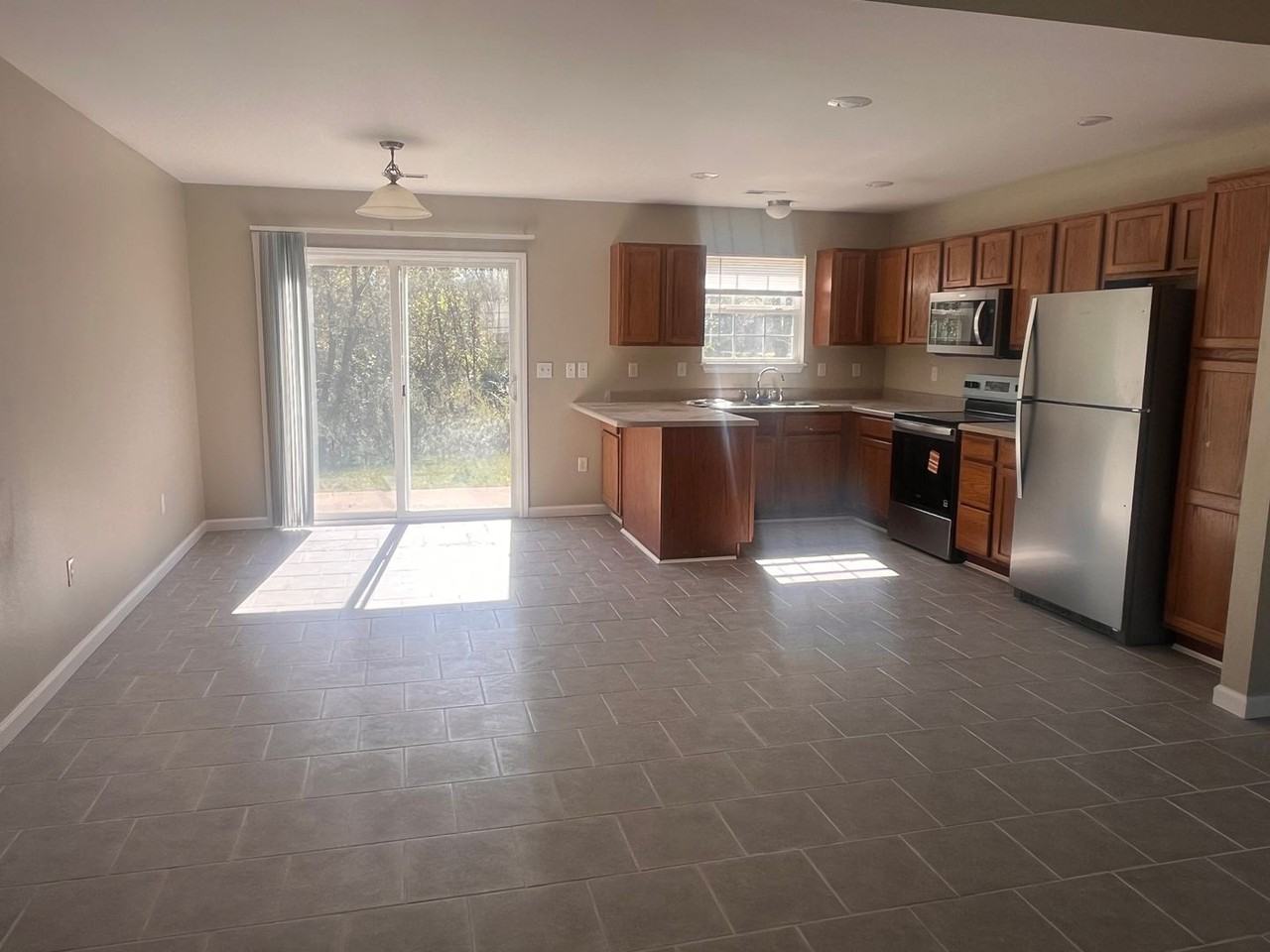 24259 Tanglewood Rd - Photo 3 of 17