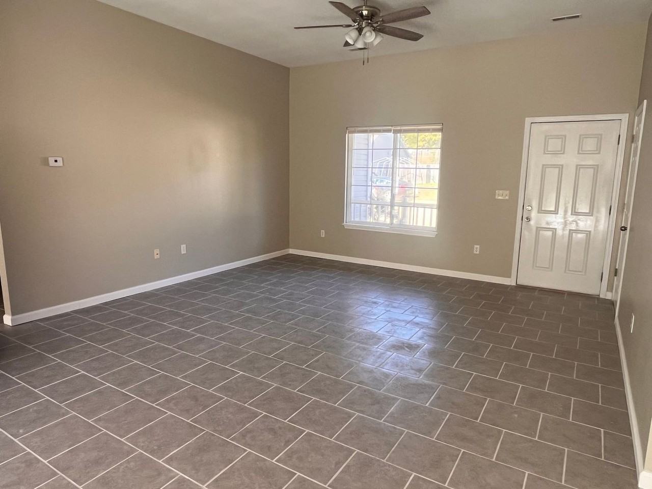 24259 Tanglewood Rd - Photo 4 of 17